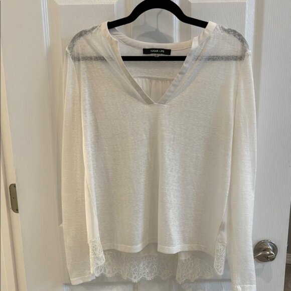 Vici—Sugarlips White V-Neck Relaxed Blouse - Picture 3 of 7